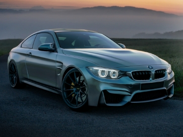 グレーのBMW クーペ