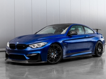 青いBMW セダン 横